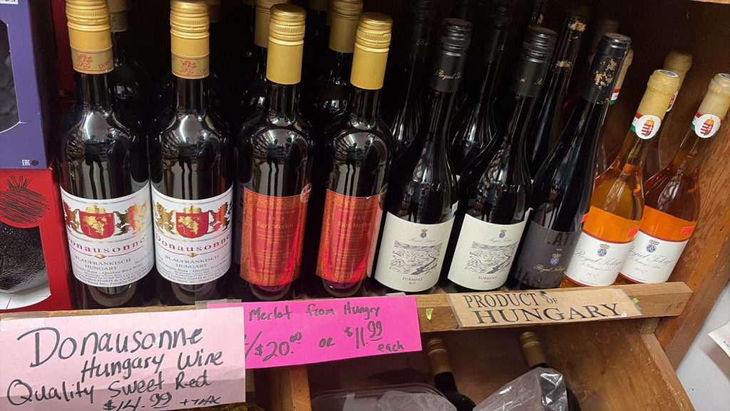 Hungarian wine on the shelf with a handwritten Donausonne sign